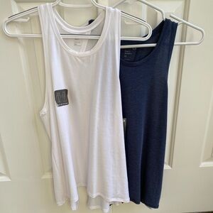 2 NWT GAP Fit Breathe XS bundle